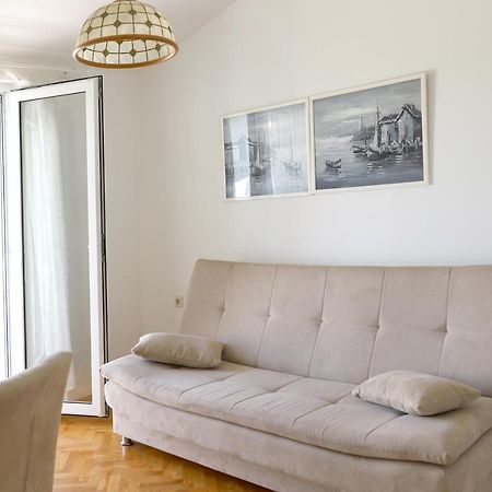 Apartment Hudan Malinska Bagian luar foto