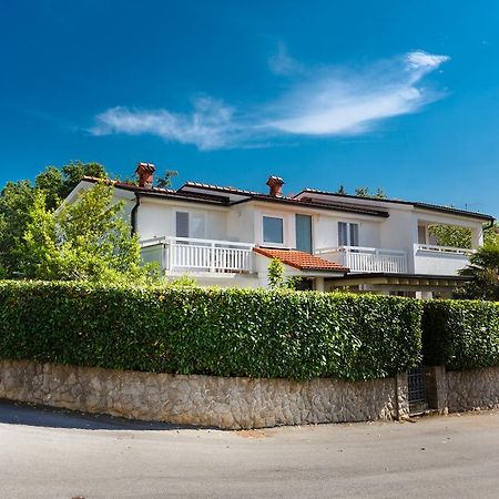 Apartment Hudan Malinska Bagian luar foto