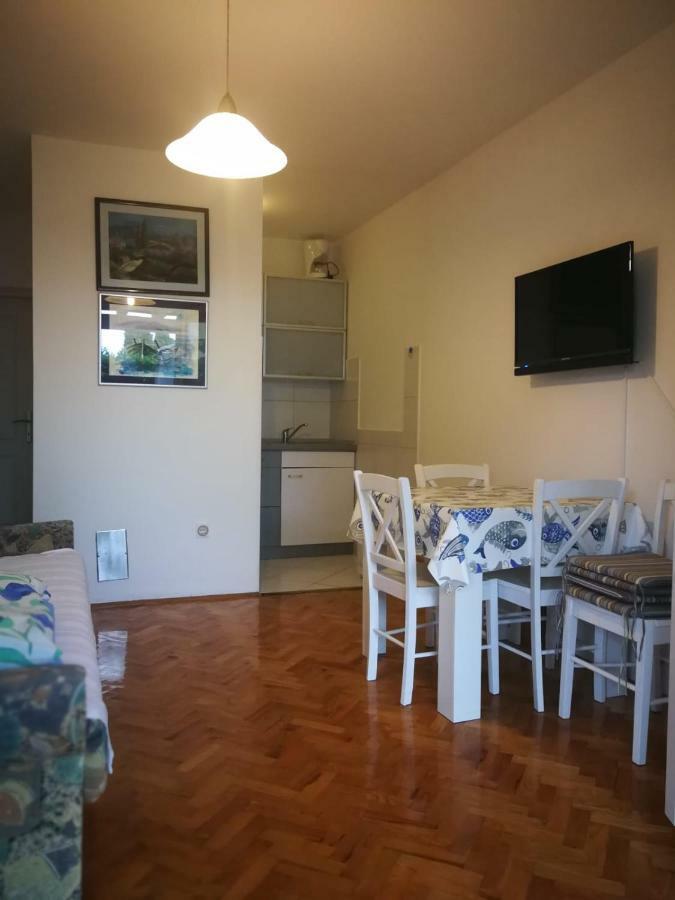 Apartment Hudan Malinska Bagian luar foto